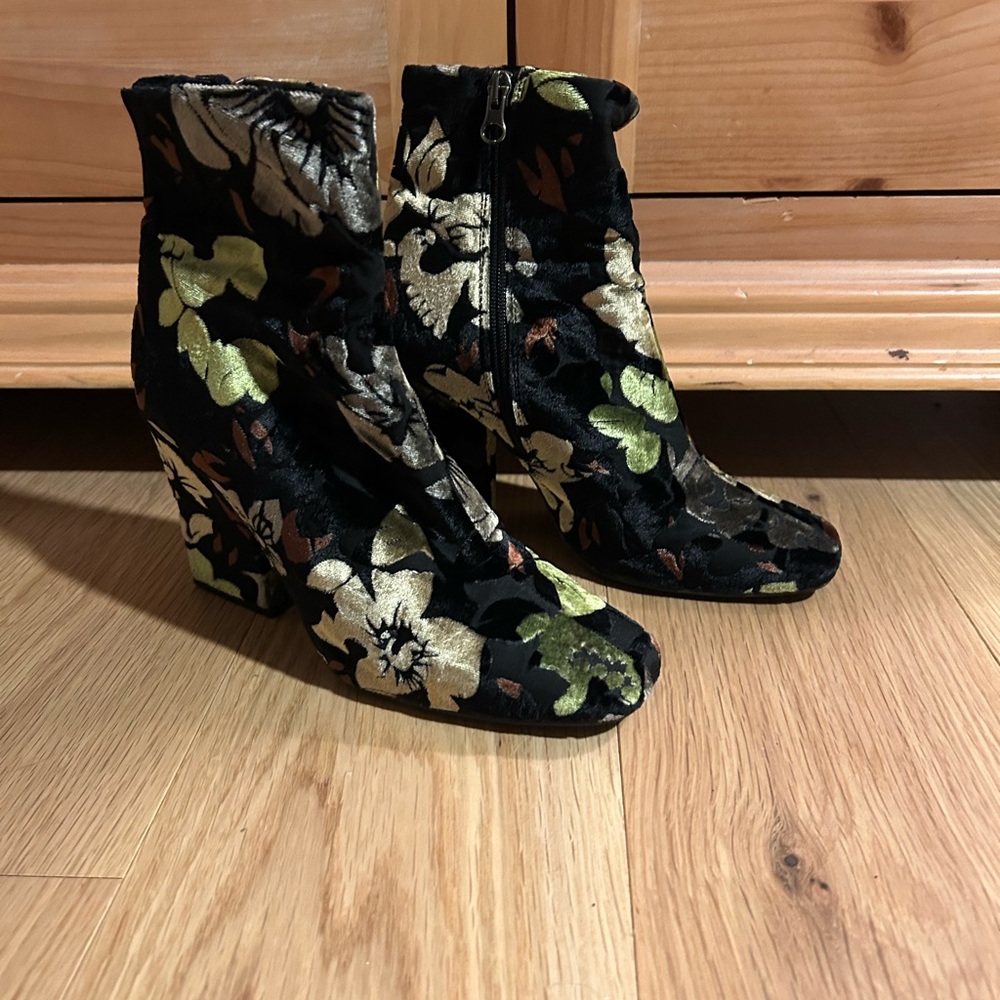 Elegant Floral Ankle Boots
